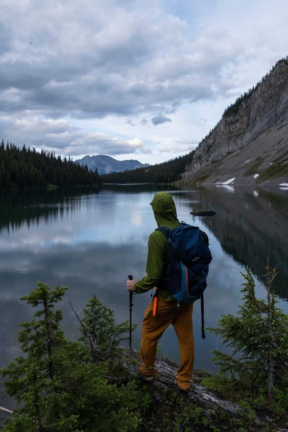 jaket waterproof rekomendasi untuk mendaki gunung